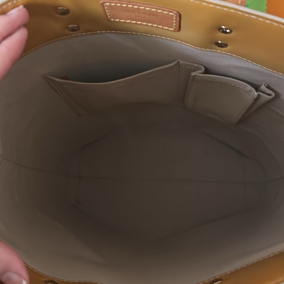 LOUIS VUITTON Monogram Vernis Reade MM Hand Bag Yellow Patent Leather - Picture 9 of 13